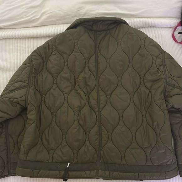 Green cropped utility puffer jacket - Picture 2 of 7